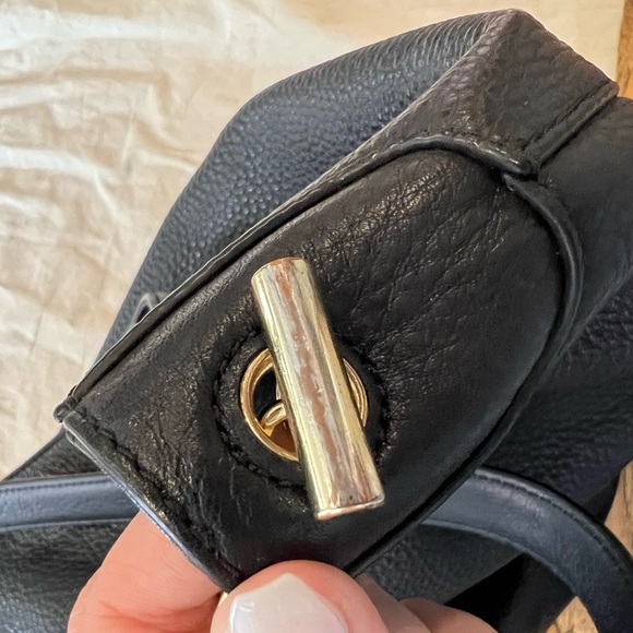 Tory Burch Thea Hobo Tote - Picture 4 of 9